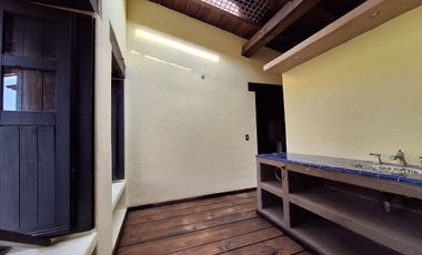 Casa en VENTA con vistas y rodeada de naturaleza cercana al  centro
