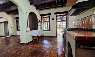 Casa en VENTA con vistas y rodeada de naturaleza cercana al  centro