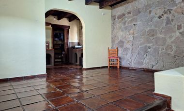 Casa en VENTA con vistas y rodeada de naturaleza cercana al  centro