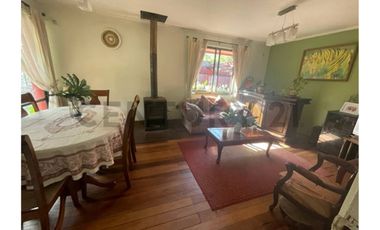Se vende amplia casa en el sector  Collao