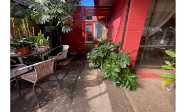 Se vende amplia casa en el sector  Collao