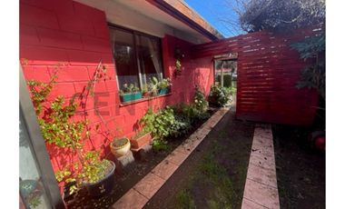 Se vende amplia casa en el sector  Collao