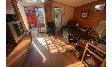 Se vende amplia casa en el sector  Collao