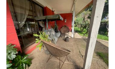 Se vende amplia casa en el sector  Collao