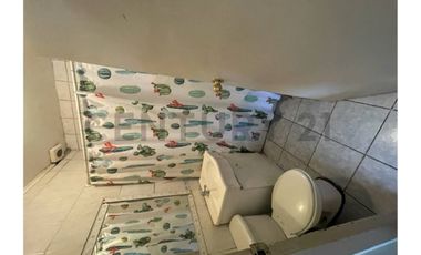 Se vende amplia casa en el sector  Collao