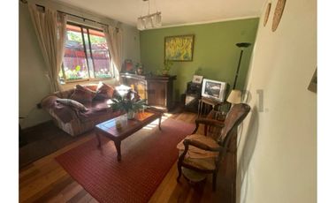 Se vende amplia casa en el sector  Collao