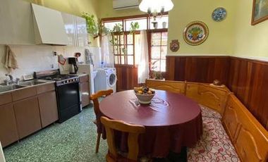 VENTA HERMOSO CHALET CON JARDIN/PARRILLA Y DTO 2 AMB AL FONDO -PLAZA DE LA CRUZ
