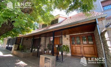 VENTA HERMOSO CHALET CON JARDIN/PARRILLA Y DTO 2 AMB AL FONDO -PLAZA DE LA CRUZ
