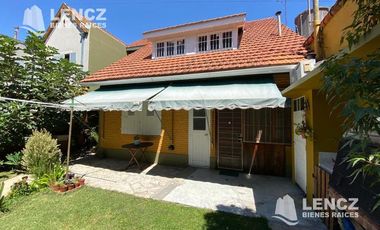 VENTA HERMOSO CHALET CON JARDIN/PARRILLA Y DTO 2 AMB AL FONDO -PLAZA DE LA CRUZ