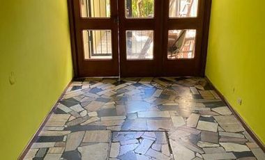 VENTA HERMOSO CHALET CON JARDIN/PARRILLA Y DTO 2 AMB AL FONDO -PLAZA DE LA CRUZ