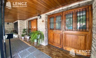 VENTA HERMOSO CHALET CON JARDIN/PARRILLA Y DTO 2 AMB AL FONDO -PLAZA DE LA CRUZ