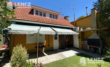 VENTA HERMOSO CHALET CON JARDIN/PARRILLA Y DTO 2 AMB AL FONDO -PLAZA DE LA CRUZ