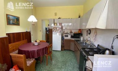 VENTA HERMOSO CHALET CON JARDIN/PARRILLA Y DTO 2 AMB AL FONDO -PLAZA DE LA CRUZ