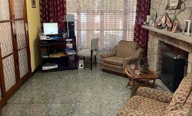 VENTA HERMOSO CHALET CON JARDIN/PARRILLA Y DTO 2 AMB AL FONDO -PLAZA DE LA CRUZ