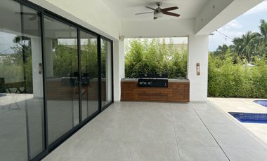 PRECIOSA RESIDENCIA COLINDANTE AL GREEN FRACC PARAÍSO COUNTRY CLUB
