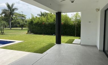 PRECIOSA RESIDENCIA COLINDANTE AL GREEN FRACC PARAÍSO COUNTRY CLUB