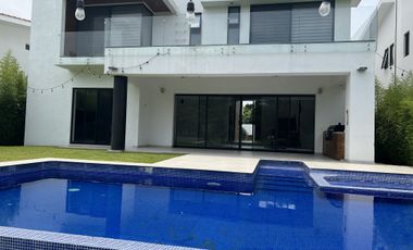 PRECIOSA RESIDENCIA COLINDANTE AL GREEN FRACC PARAÍSO COUNTRY CLUB