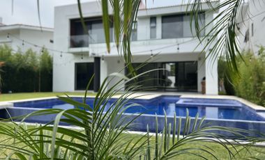 PRECIOSA RESIDENCIA COLINDANTE AL GREEN FRACC PARAÍSO COUNTRY CLUB