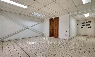 Gran Casa Comercial, calle Lira (UF 30 /m2)