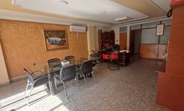 edificio en arriendo en el centro. Cod A121247