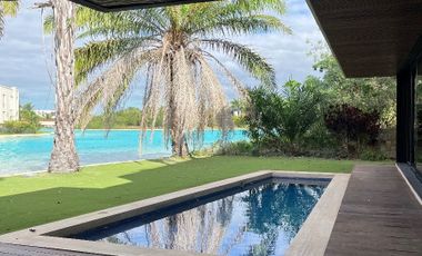 Hermosa Residencia con vista al Lago Yucatán Country Club
