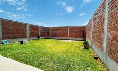 Hermosa Casa De 475.2M2 -En Vista Alegre 02