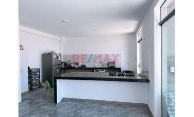 Hermosa Casa De 475.2M2 -En Vista Alegre 02