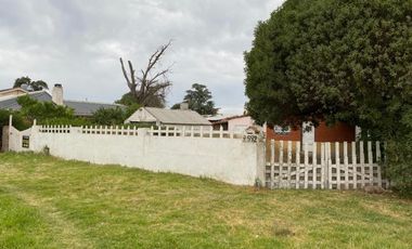 Casa sobre Dos Lotes en Av. 23
