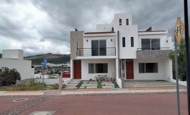 CASA EN VENTA CON RECAMARA EN PLANTA BAJA CORREGIDORA QUERETARO