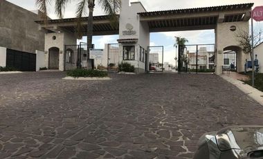 CASA EN VENTA CON RECAMARA EN PLANTA BAJA CORREGIDORA QUERETARO