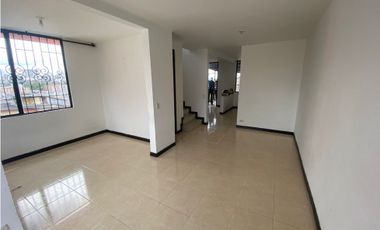 VENDE CASA EN LA CAROLA