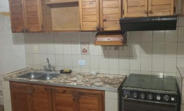 Amplia casa con local y dependencia de servicios, interesante oportunidad