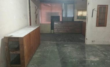 Amplia casa con local y dependencia de servicios, interesante oportunidad