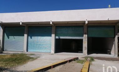 Local Comercial en Renta Av.las torres San José tulyehualco , Xochimilco, Ciudad de México.