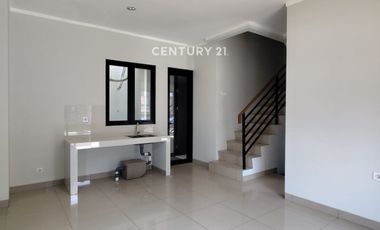 Disewakan Rumah Di Cluster Regia Summarecon Crown Gading Bekasi