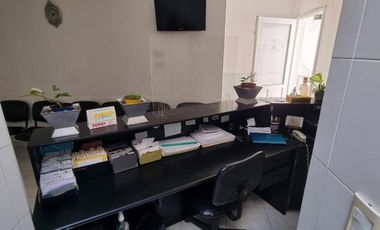 Inmejorable ubicación Consultorios mas departamento