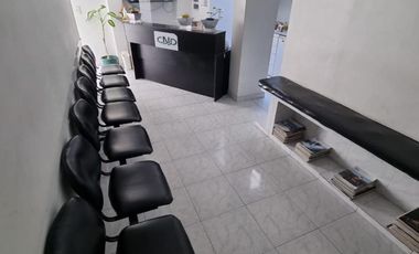 Inmejorable ubicación Consultorios mas departamento
