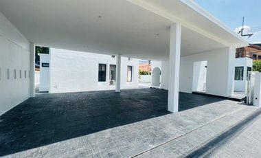 5 Bedroom House for sale at World Club Land