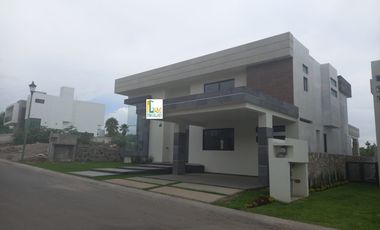 CASA EN VENTA EN FRACCIONAMIENTO LOMAS DE COCOYOC MORELOS