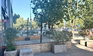 SE ARRIENDA LOCAL VITACURA CON VESPUCIO