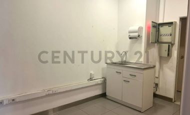 SE ARRIENDA LOCAL VITACURA CON VESPUCIO