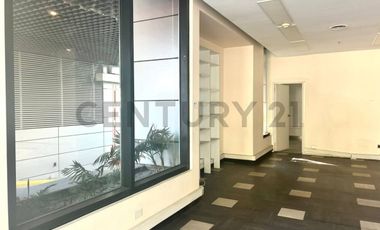 SE ARRIENDA LOCAL VITACURA CON VESPUCIO