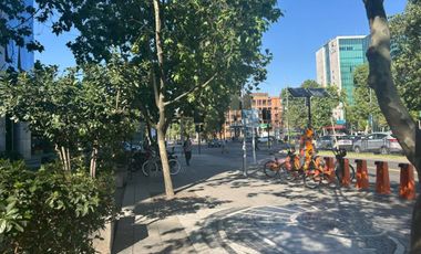 SE ARRIENDA LOCAL VITACURA CON VESPUCIO