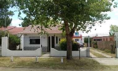 Casa con Departamento en venta en Mar del Tuyu