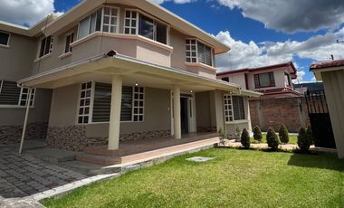 Casa en renta, sector Conocoto (Valle de los Chillos)