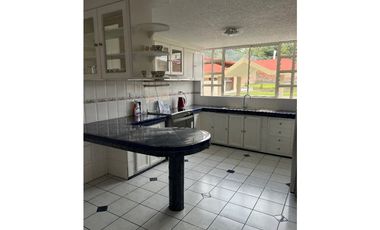 Casa en renta, sector Conocoto (Valle de los Chillos)