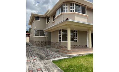 Casa en renta, sector Conocoto (Valle de los Chillos)