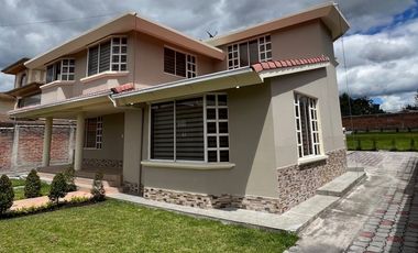 Casa en renta, sector Conocoto (Valle de los Chillos)