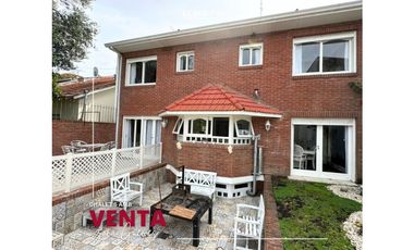 VENTA Chalet 6 AMB reciclado con piscina climatizada - zona Güemes MdP