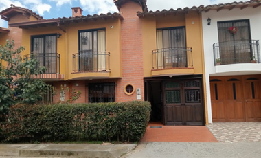 casa en venta en pinolinda. Cod V400682